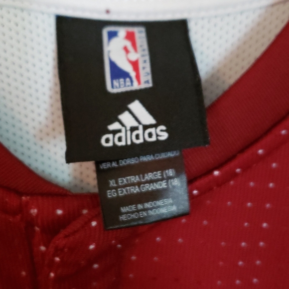 Cleveland Cavs Jersey - Picture 3 of 6